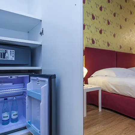 מלון Spluga Sosta & 4*